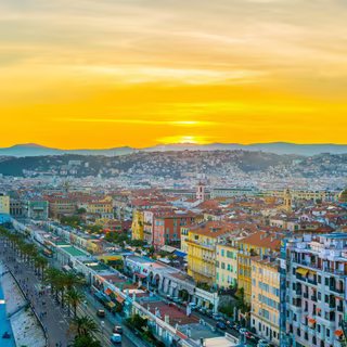 La ville de Nice subit de plein fouet les effets des canicules marines. © dudlajzov, Adobe Stock